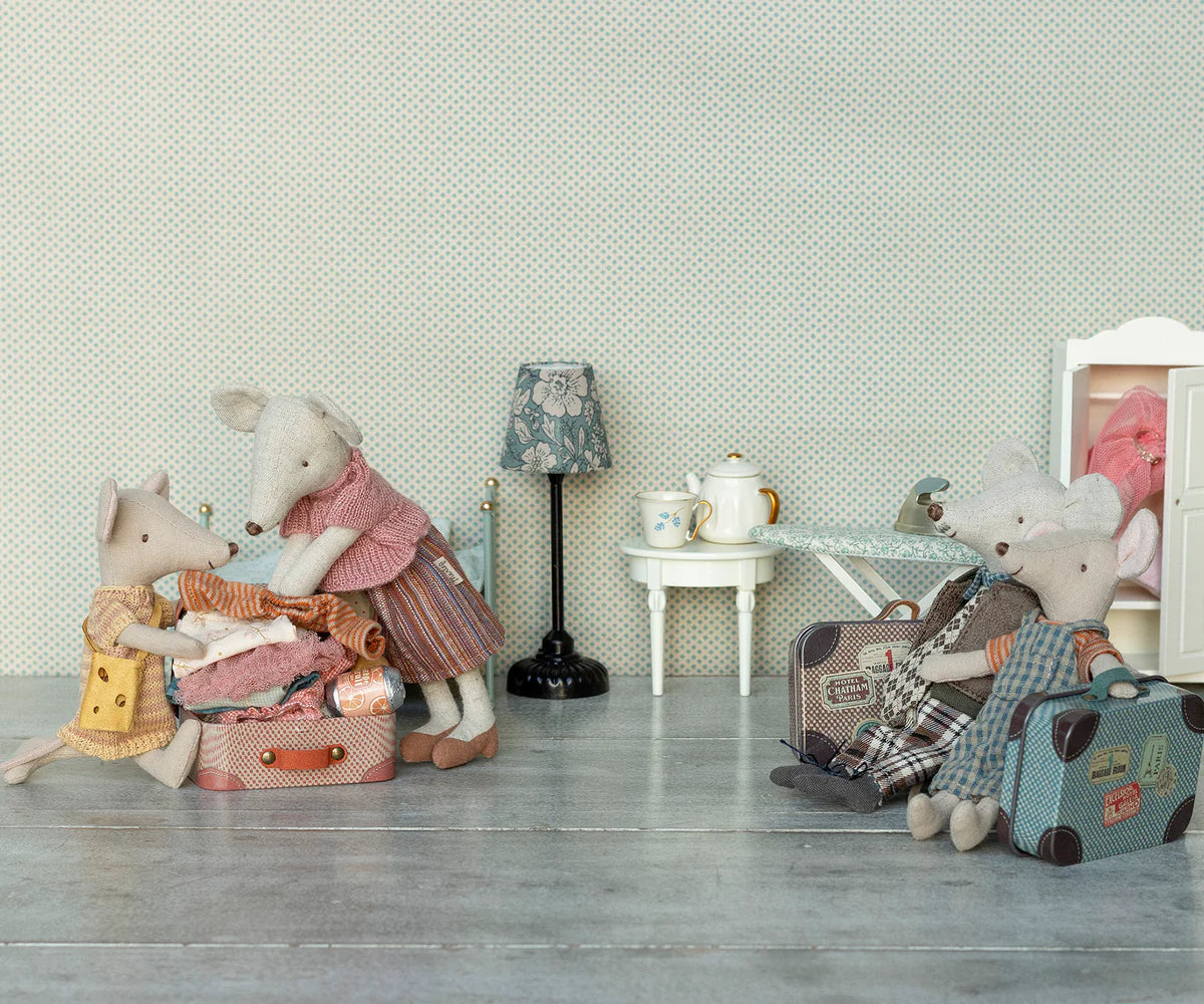Overalls and shirt in suitcase - Maileg Big Brother Mouse