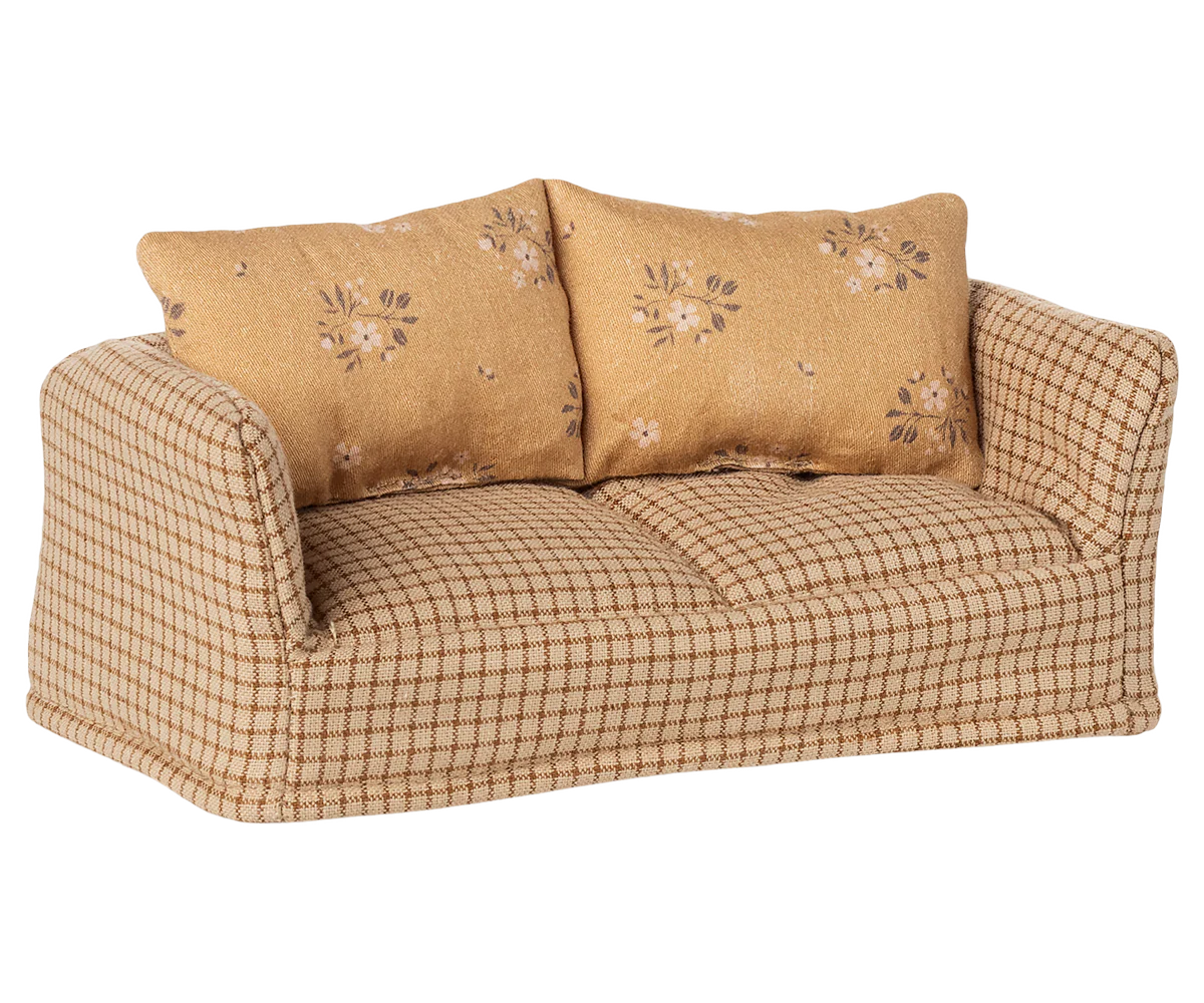 Couch, Mouse- Mable