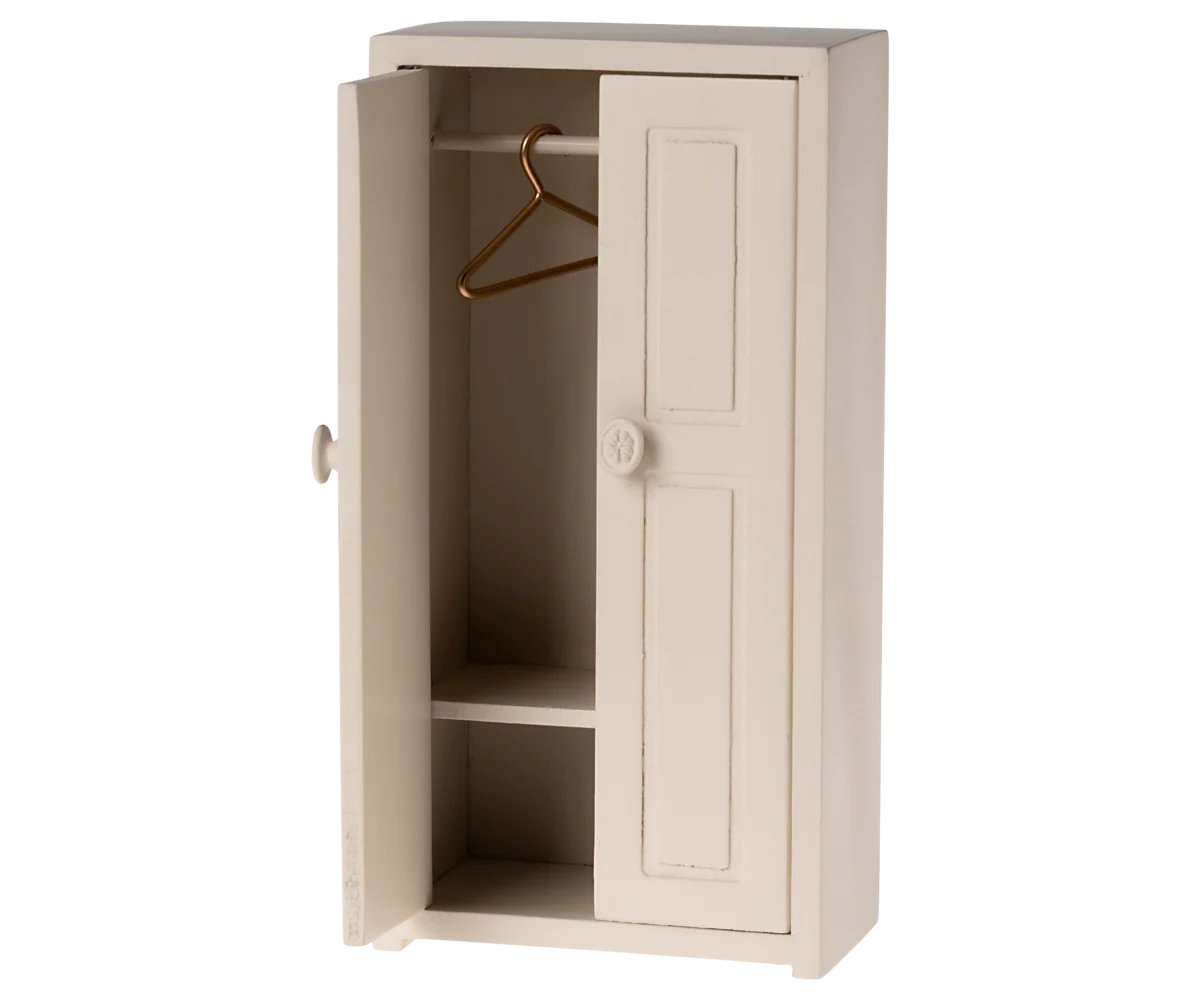 Cream Closet, Mouse