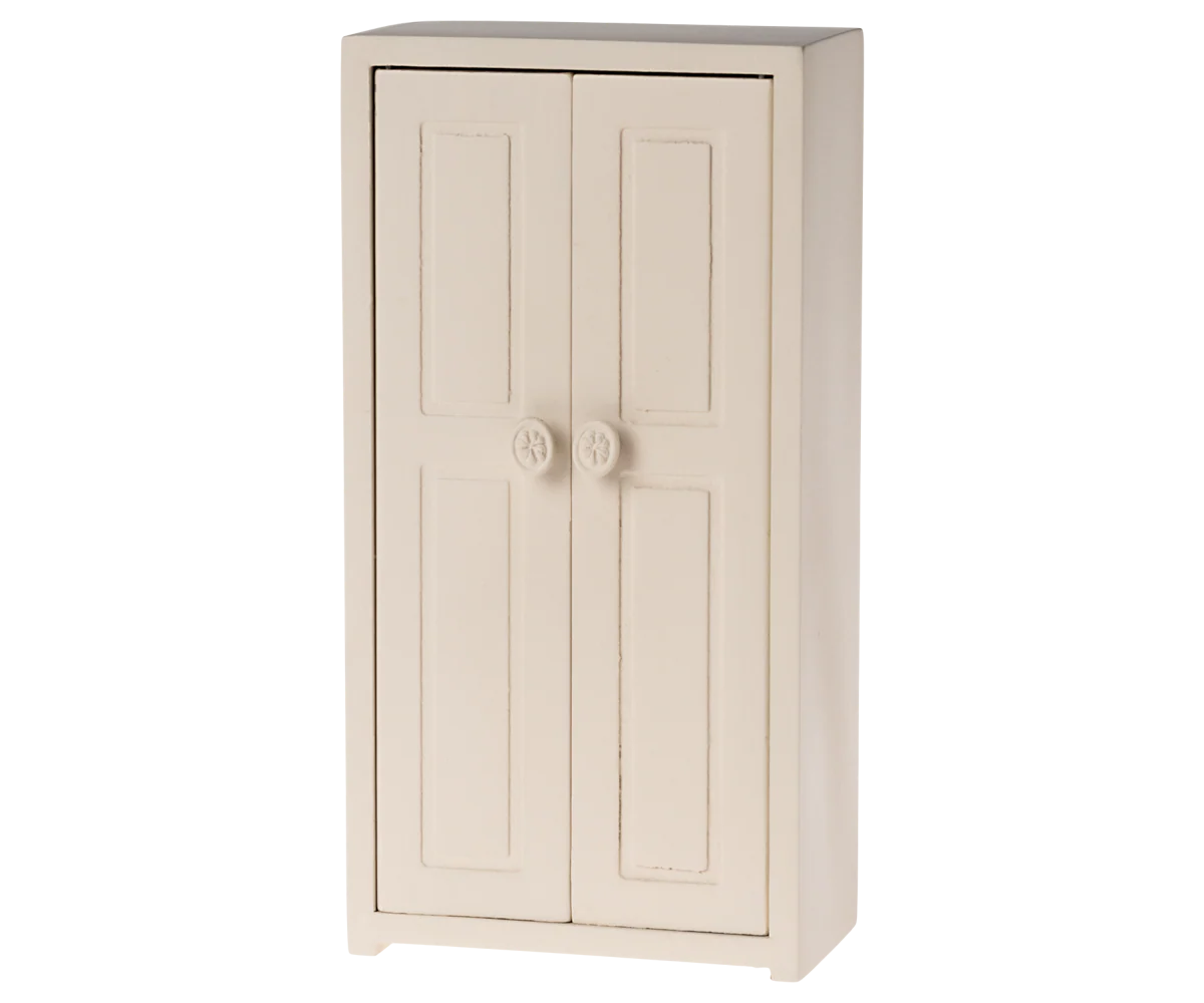 Cream Closet, Mouse