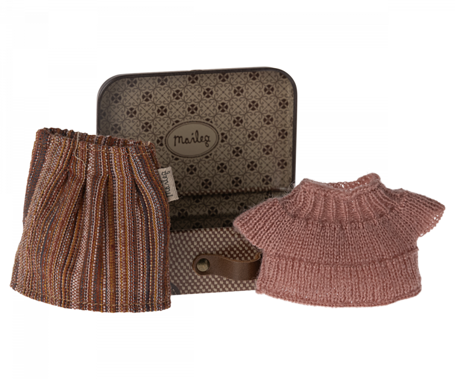 Knitted blouse and skirt in suitcase, Grandma mouse