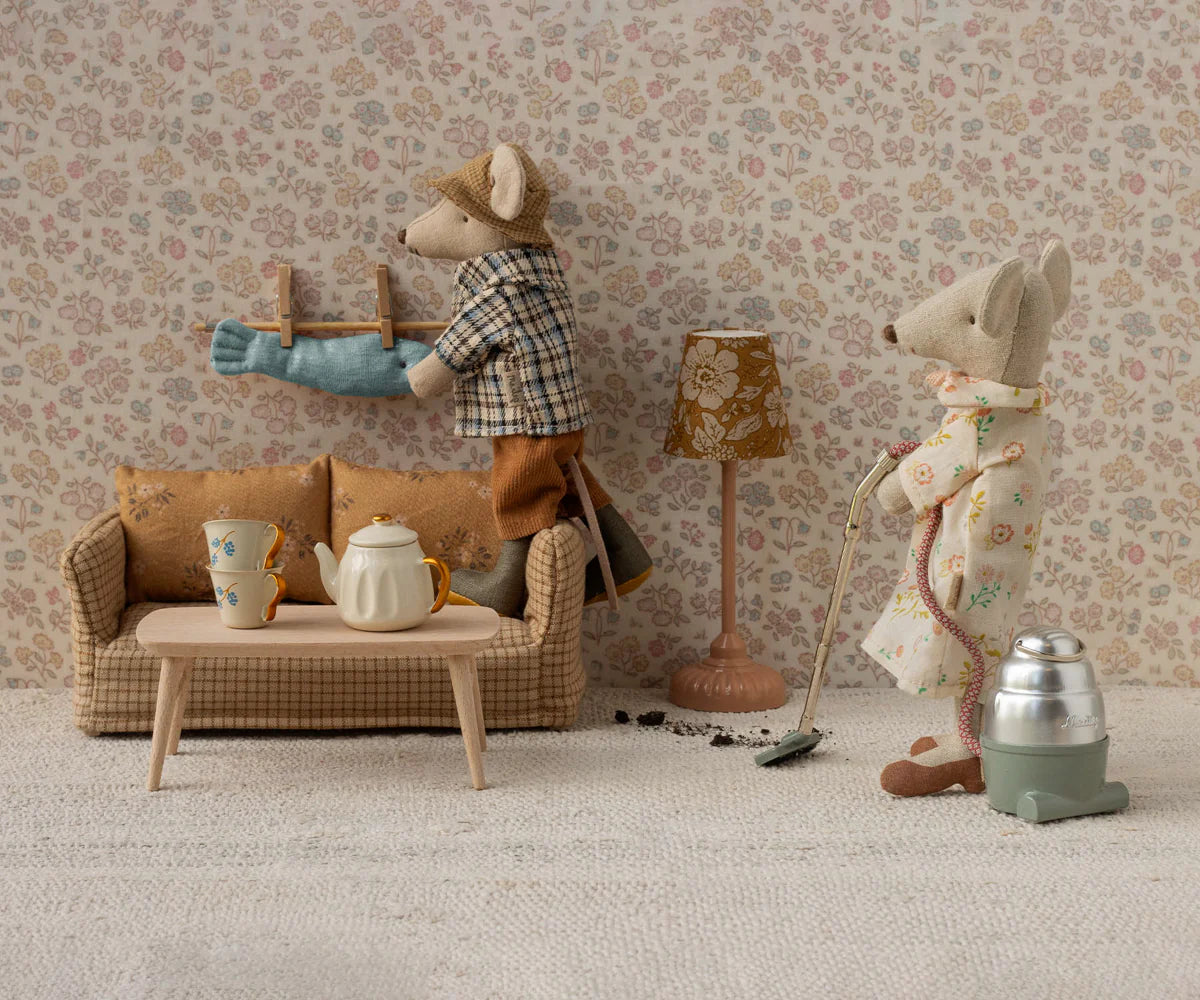 Couch, Mouse- Mable